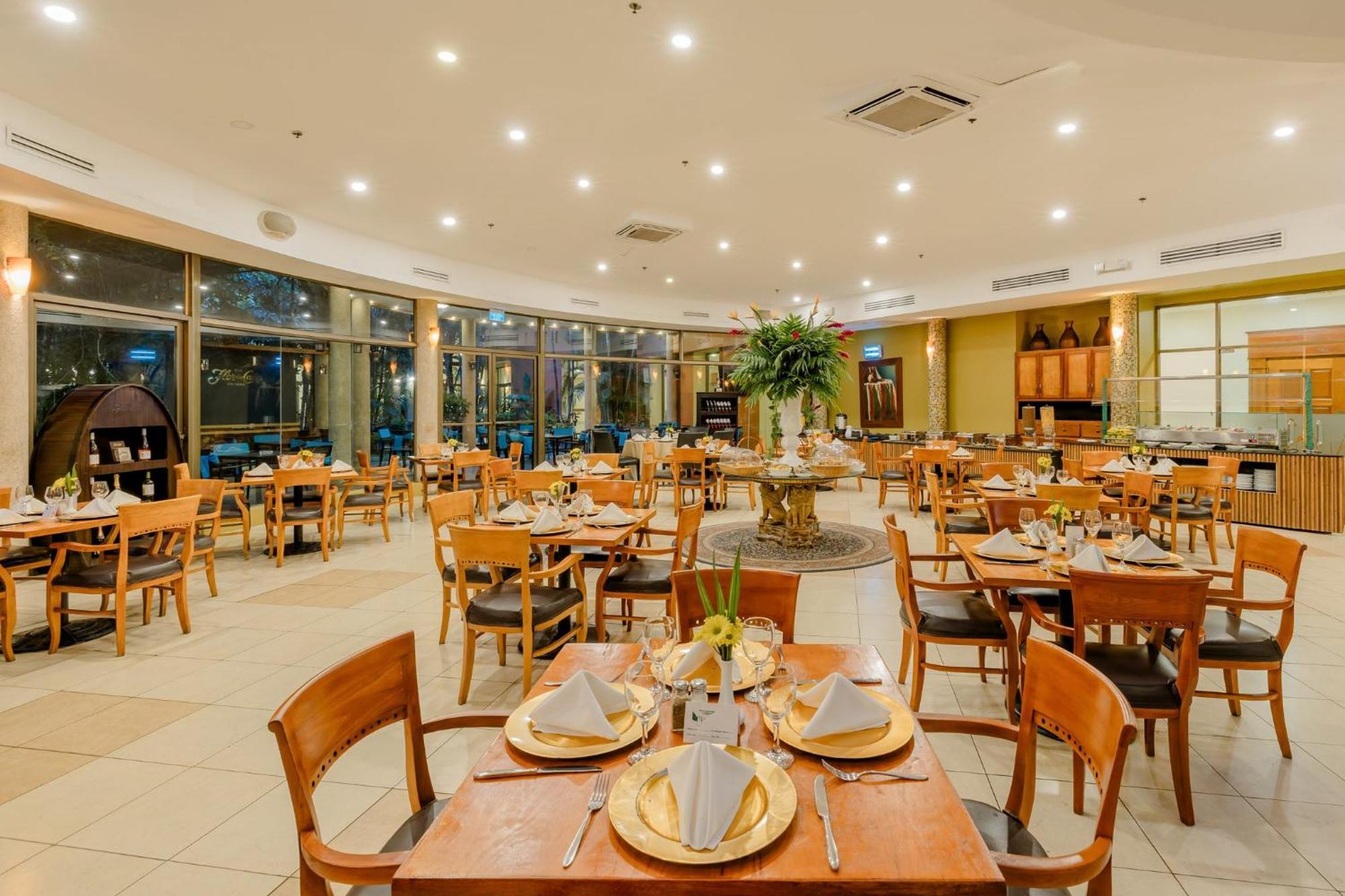Holiday Inn Convention Center By Ihg Managua Buitenkant foto