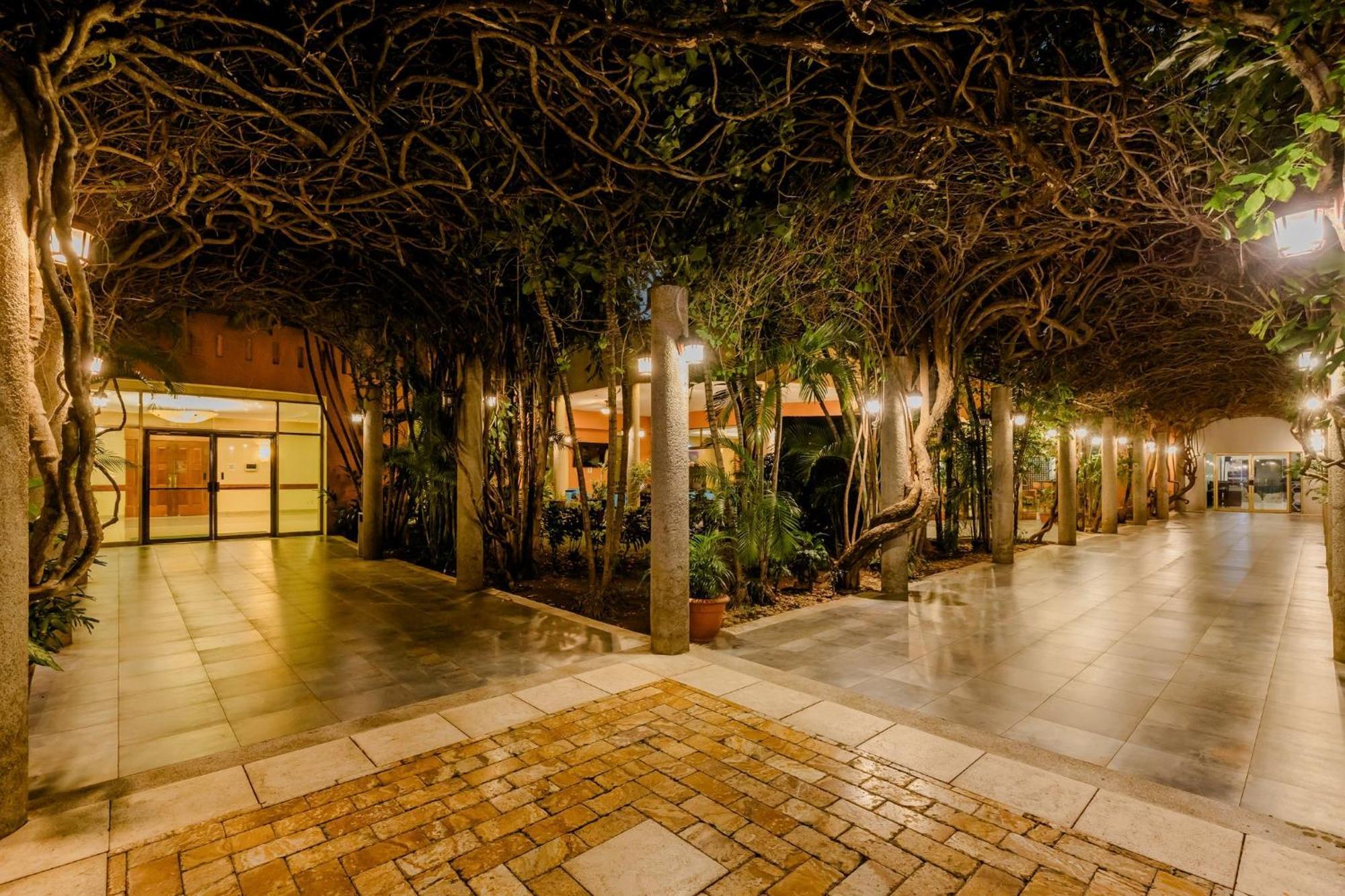 Holiday Inn Convention Center By Ihg Managua Buitenkant foto